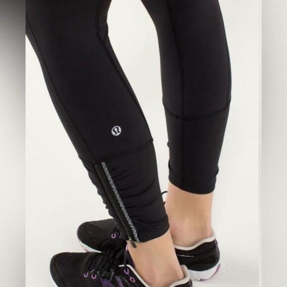 🤩 RARE Lululemon Runday Crop
Black / Brisk Bloom Black White - Picture 5 of 5